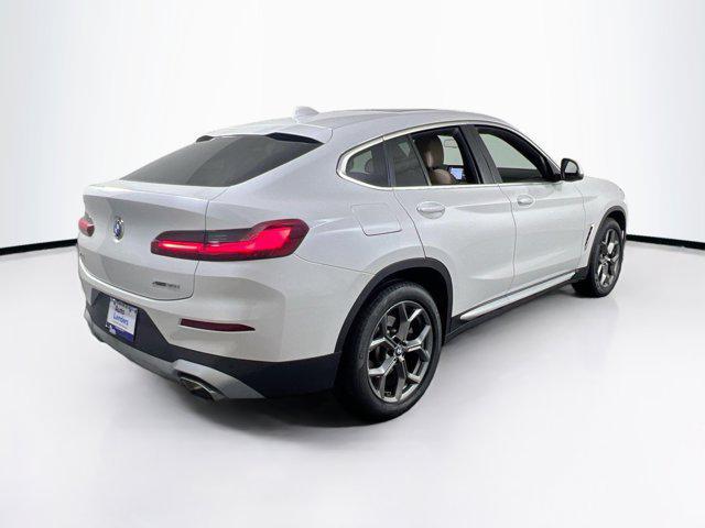 Photo of 2022 Mineral White Metallic BMW X4