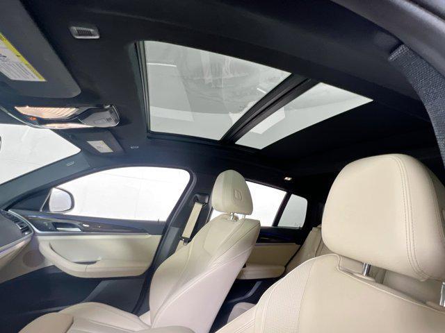 Photo of 2022 Mineral White Metallic BMW X4