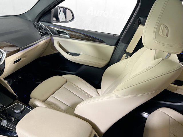 Photo of 2022 Mineral White Metallic BMW X4
