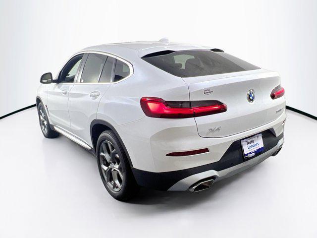 Photo of 2022 Mineral White Metallic BMW X4