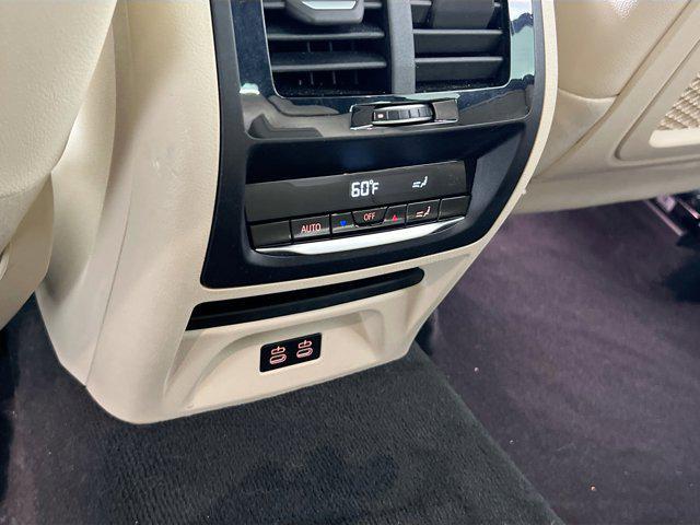 Photo of 2022 Mineral White Metallic BMW X4