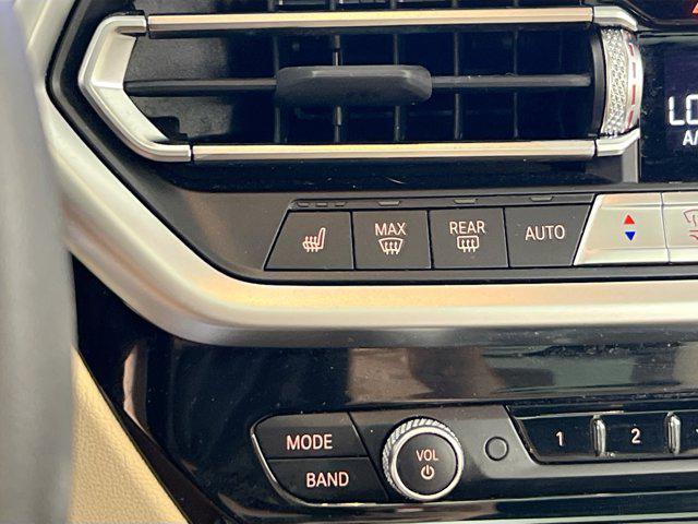 Photo of 2022 Mineral White Metallic BMW X4