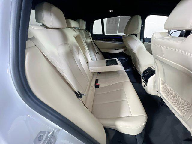Photo of 2022 Mineral White Metallic BMW X4