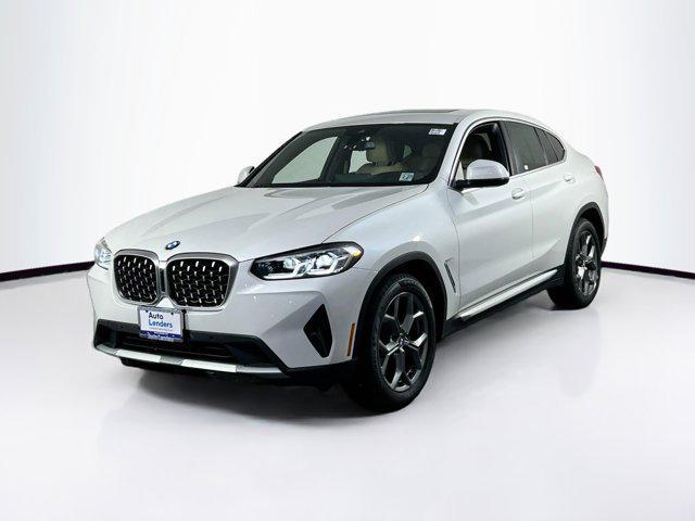 Photo of 2022 Mineral White Metallic BMW X4