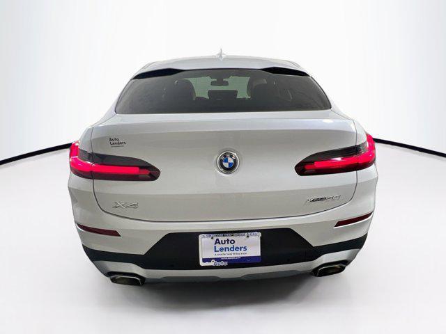 Photo of 2022 Mineral White Metallic BMW X4