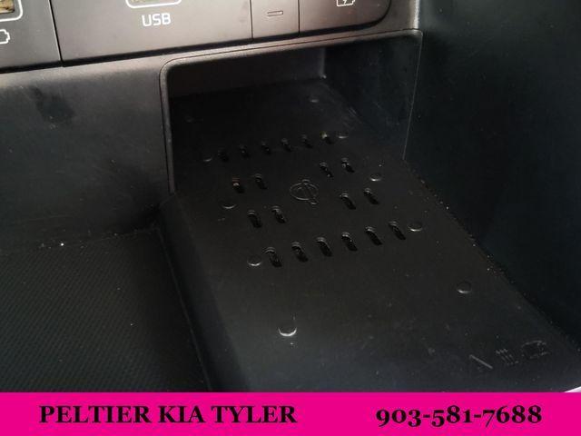 Photo of 2022 Glacial White Pearl Kia Sorento