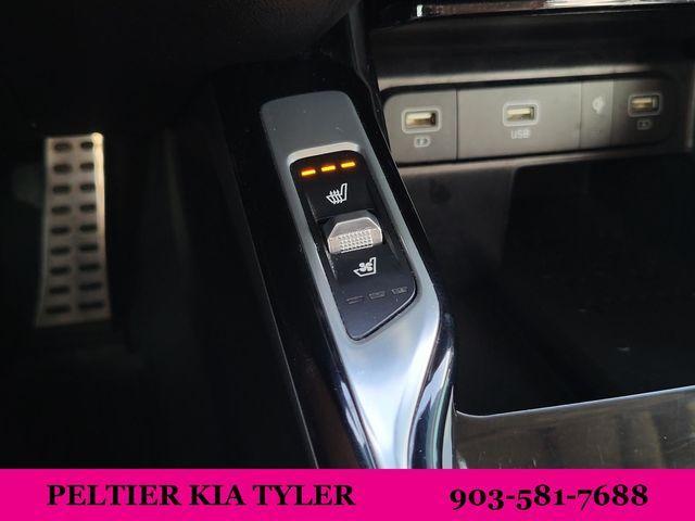 Photo of 2022 Glacial White Pearl Kia Sorento