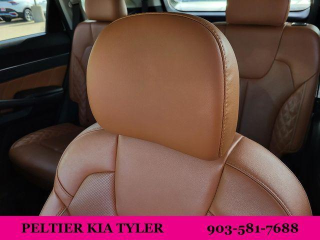 Photo of 2022 Glacial White Pearl Kia Sorento