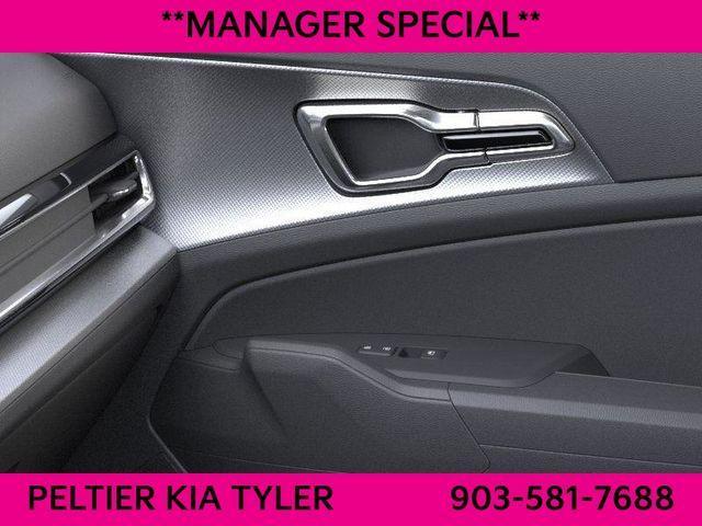 Photo of 2025 Snow White Pearl Kia Sportage Hybrid