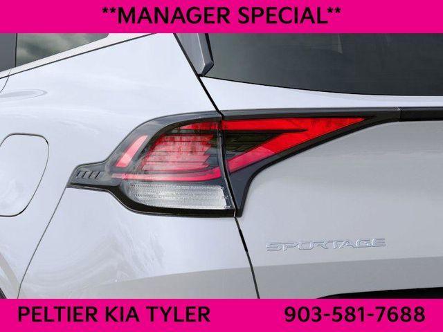 Photo of 2025 Snow White Pearl Kia Sportage Hybrid