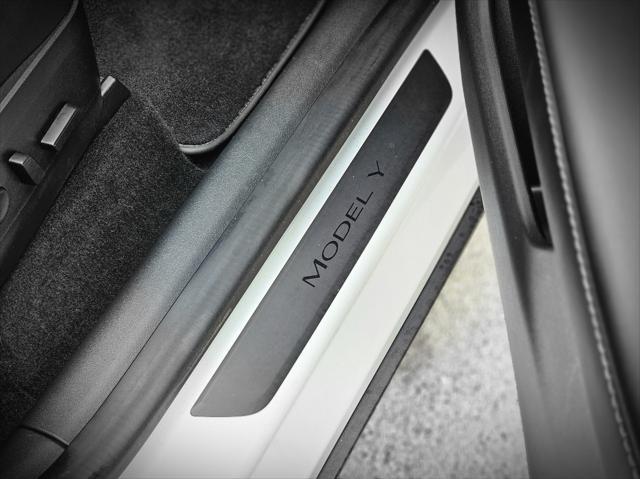Photo of 2020 Pure White Tesla Model Y