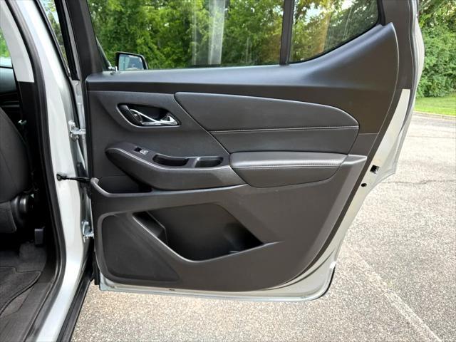 Photo of 2020 Satin Steel Metallic Chevrolet Traverse