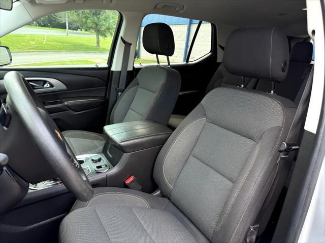 Photo of 2020 Satin Steel Metallic Chevrolet Traverse