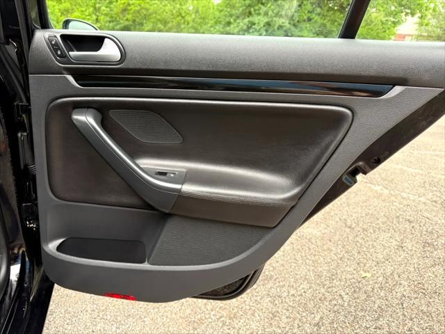 Photo of 2014 Black Uni Volkswagen Jetta SportWagen