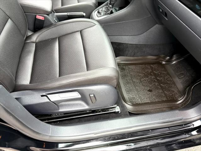 Photo of 2014 Black Uni Volkswagen Jetta SportWagen