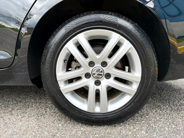 Photo of 2014 Black Uni Volkswagen Jetta SportWagen