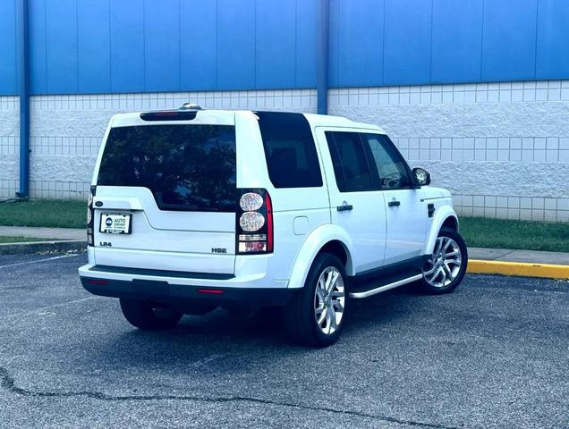 Photo of 2016 White Land Rover LR4
