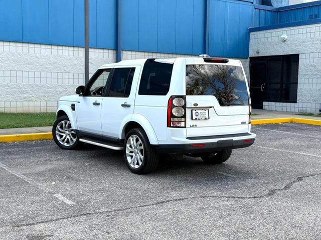 Photo of 2016 White Land Rover LR4