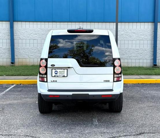 Photo of 2016 White Land Rover LR4