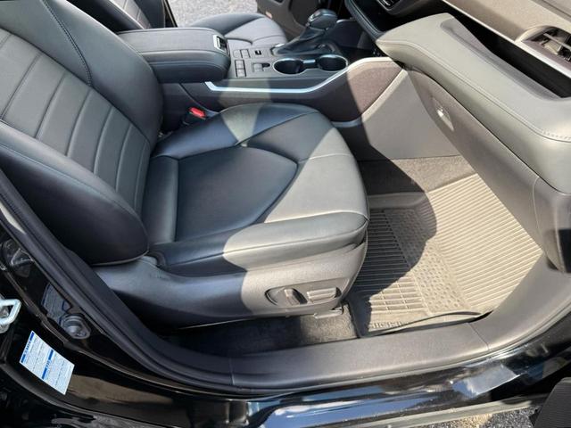 Photo of 2022 Midnight Black Metallic Toyota Highlander