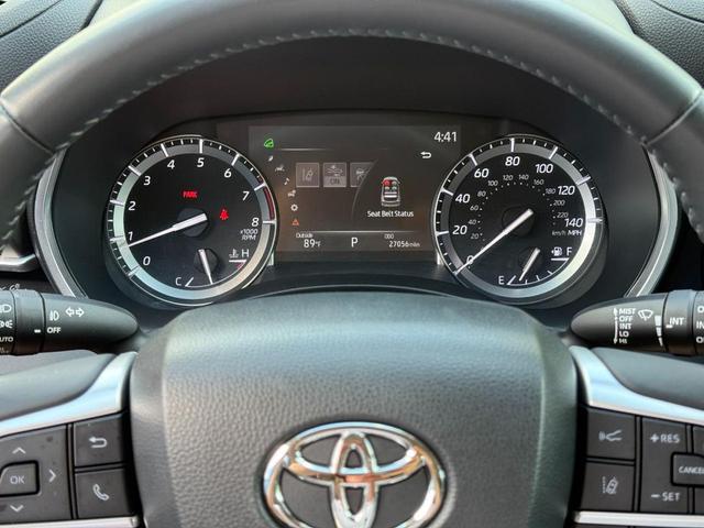 Photo of 2022 Midnight Black Metallic Toyota Highlander