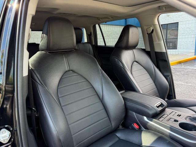 Photo of 2022 Midnight Black Metallic Toyota Highlander