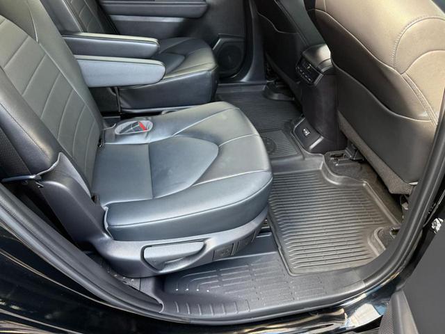 Photo of 2022 Midnight Black Metallic Toyota Highlander