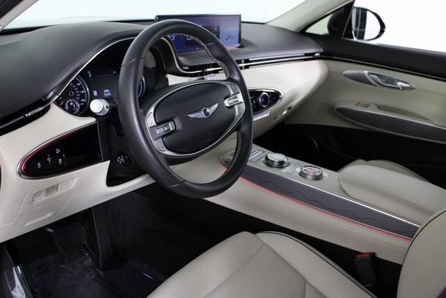 Photo of 2023 Vik Black Genesis GV70