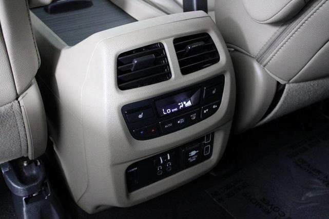 Photo of 2019 White Diamond Pearl Honda Pilot