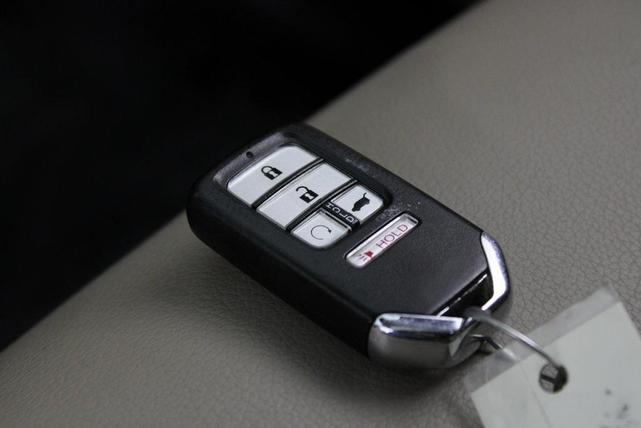 Photo of 2019 White Diamond Pearl Honda Pilot