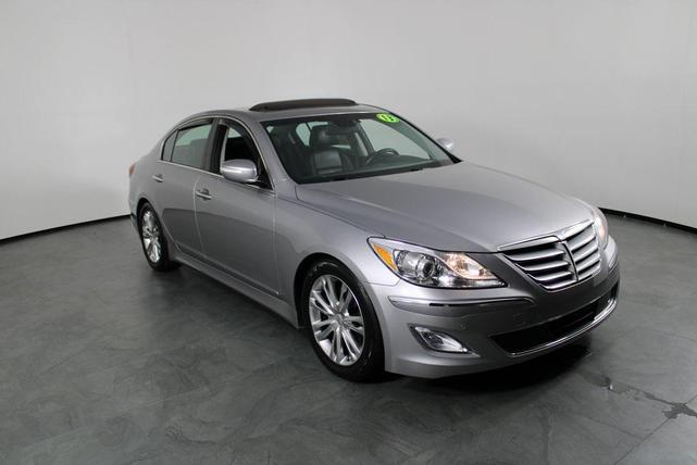 Photo of 2013 Titanium Gray Metallic Hyundai Genesis
