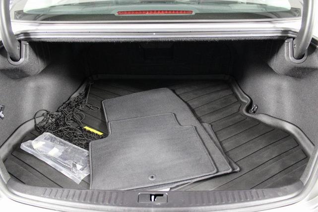 Photo of 2013 Titanium Gray Metallic Hyundai Genesis