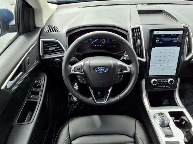 Photo of 2022 Atlas Blue Metallic Ford Edge