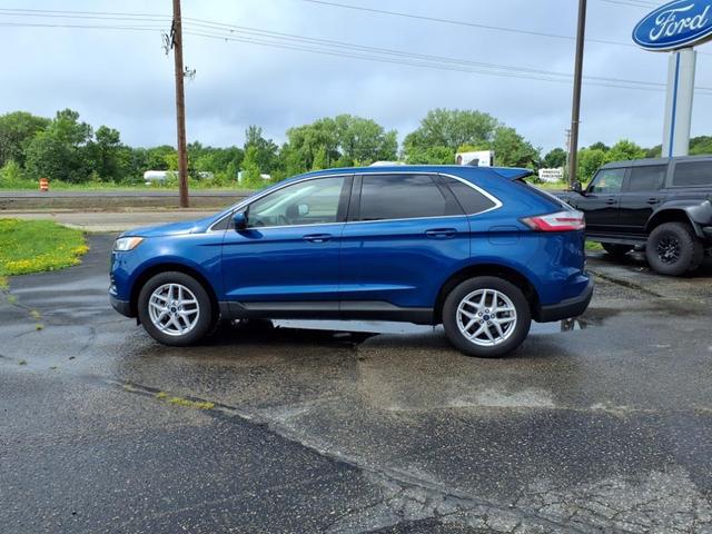 Photo of 2022 Atlas Blue Metallic Ford Edge