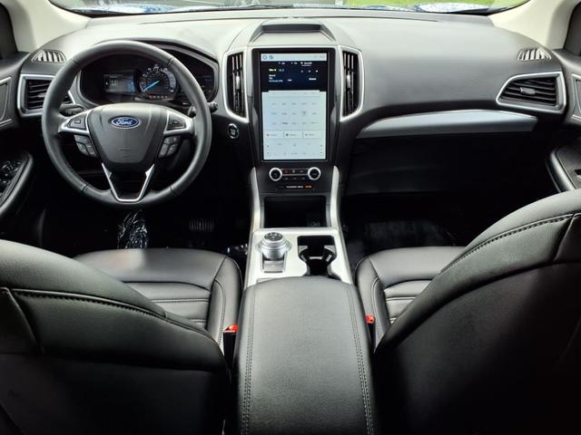 Photo of 2022 Atlas Blue Metallic Ford Edge