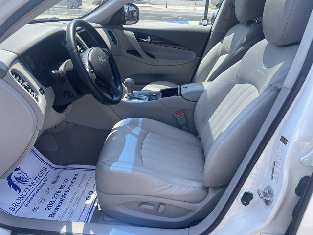 Photo of 2010 Moonlight White Pearl INFINITI EX35
