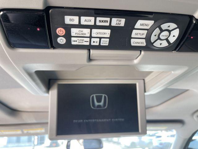 Photo of 2018 Lunar Silver Metallic Honda Pilot