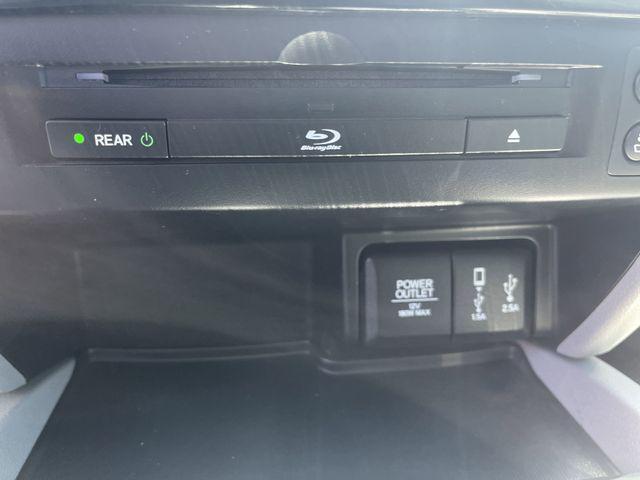 Photo of 2018 Lunar Silver Metallic Honda Pilot
