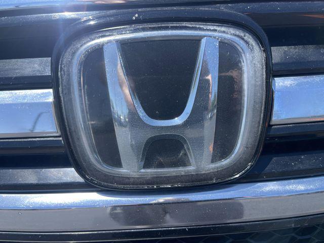 Photo of 2018 Lunar Silver Metallic Honda Pilot