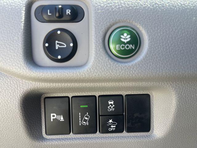 Photo of 2018 Lunar Silver Metallic Honda Pilot