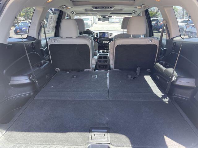 Photo of 2018 Lunar Silver Metallic Honda Pilot
