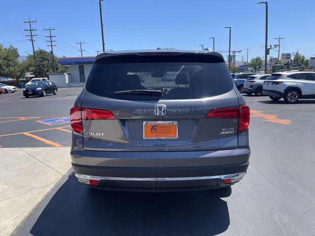 Photo of 2018 Lunar Silver Metallic Honda Pilot