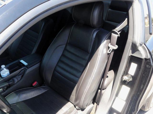 Photo of 2014 Black Ford Mustang