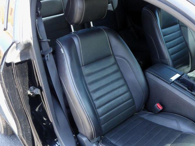 Photo of 2014 Black Ford Mustang