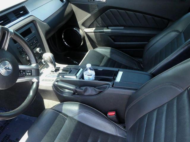 Photo of 2014 Black Ford Mustang