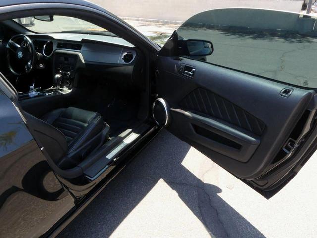 Photo of 2014 Black Ford Mustang