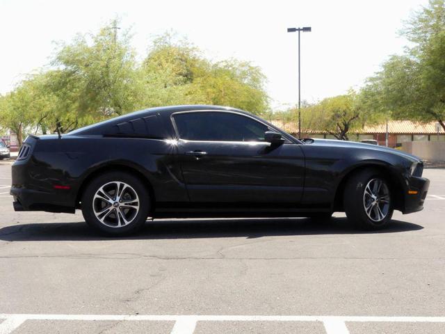Photo of 2014 Black Ford Mustang