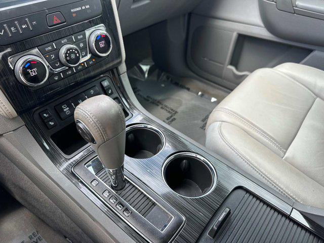 Photo of 2017 Silver Ice Metallic Chevrolet Traverse