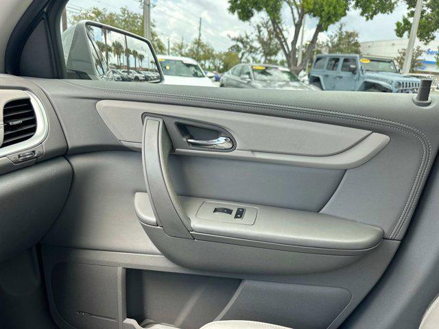 Photo of 2017 Silver Ice Metallic Chevrolet Traverse