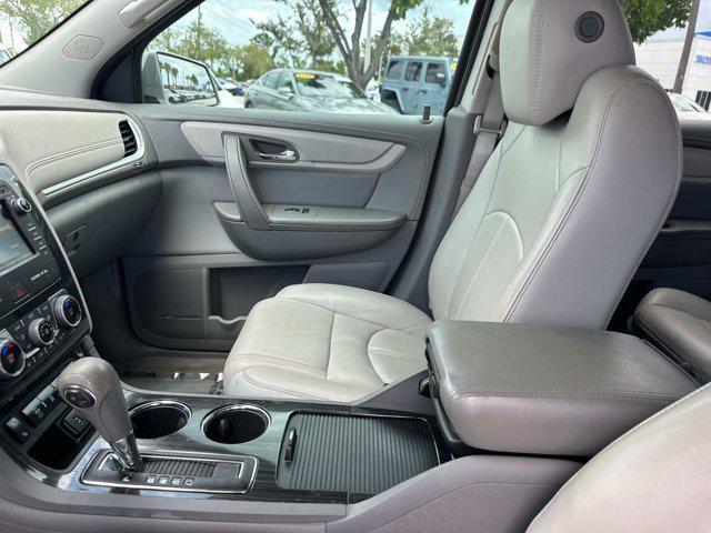 Photo of 2017 Silver Ice Metallic Chevrolet Traverse